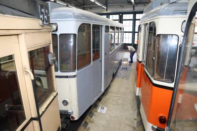 Am Lagerwagen 267 123-0 beginnen die Lackarbeiten