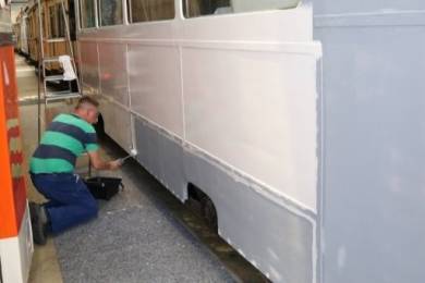 Lackarbeiten am Beiwagen 267 123