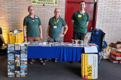 Der DVN-Souvenirstand am Olypiastadion vor dem U-Bahnmuseum